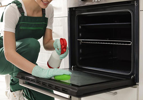 بهترین و سریع ترین روش های تمیز کردن فر آشپزخانه